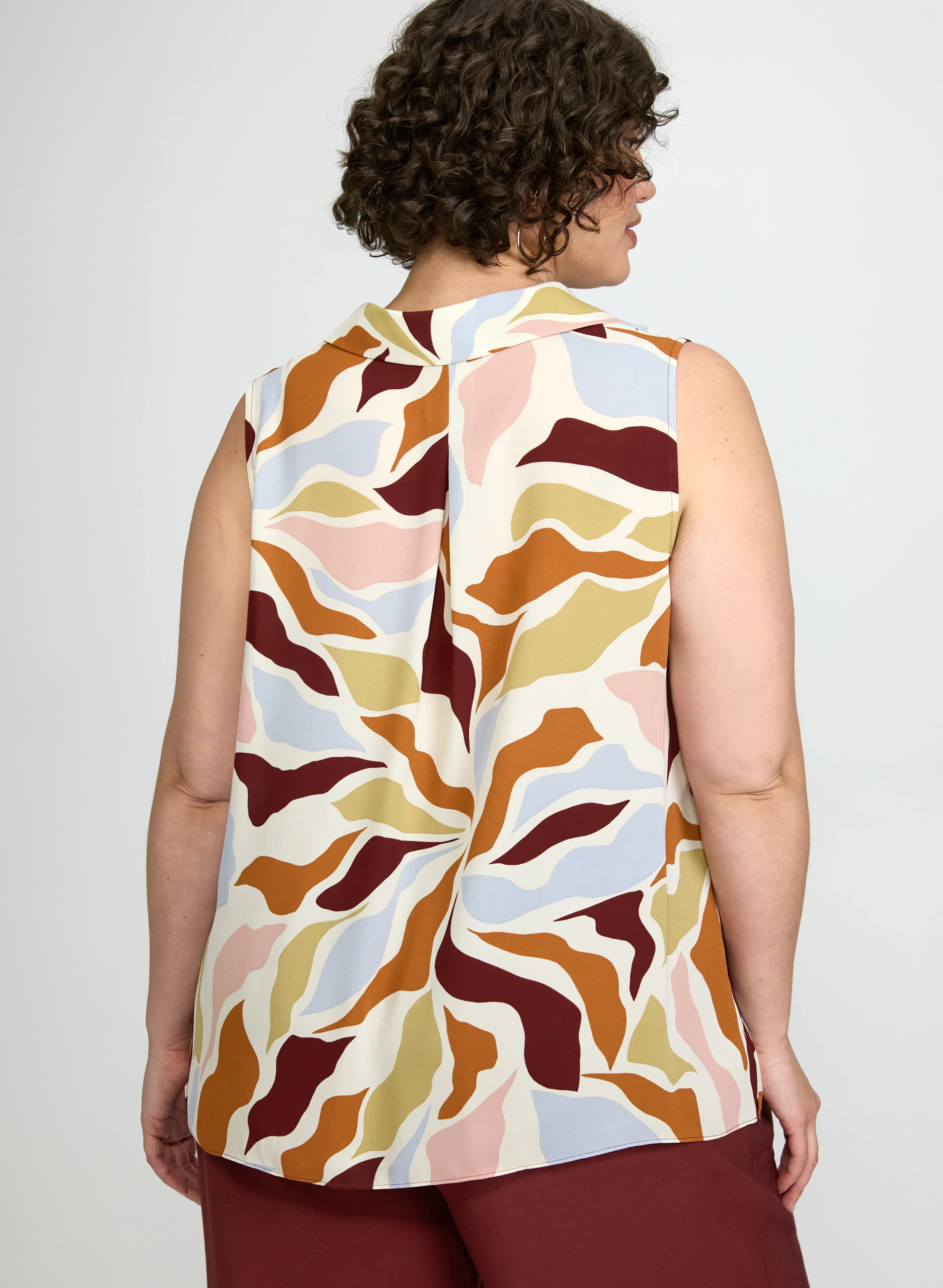 Sleeveless Abstract Blouse - Image 4